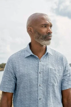 Tops & T-Shirts<Seasalt Cornwall Men's Blue Heron Printed Short Sleeve Shirt Sewn Geo Blue Sail